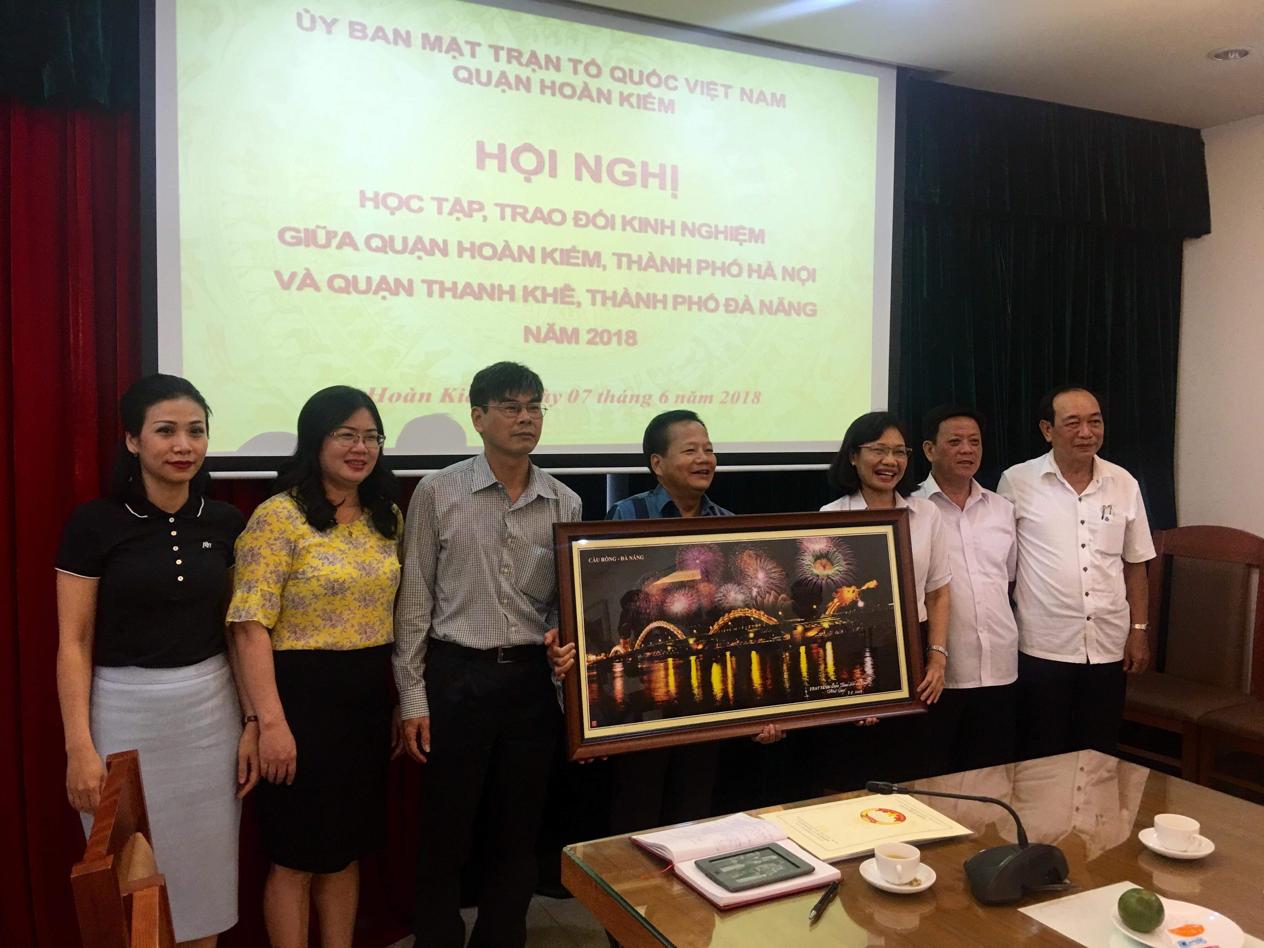 Quận Hoàn Kiếm tổ chức hội nghị học tập, trao đổi kinh nghiệm  với đoàn đại biểu Ủy ban MTTQ Việt Nam quận Thanh Khê, TP Đà Nẵng